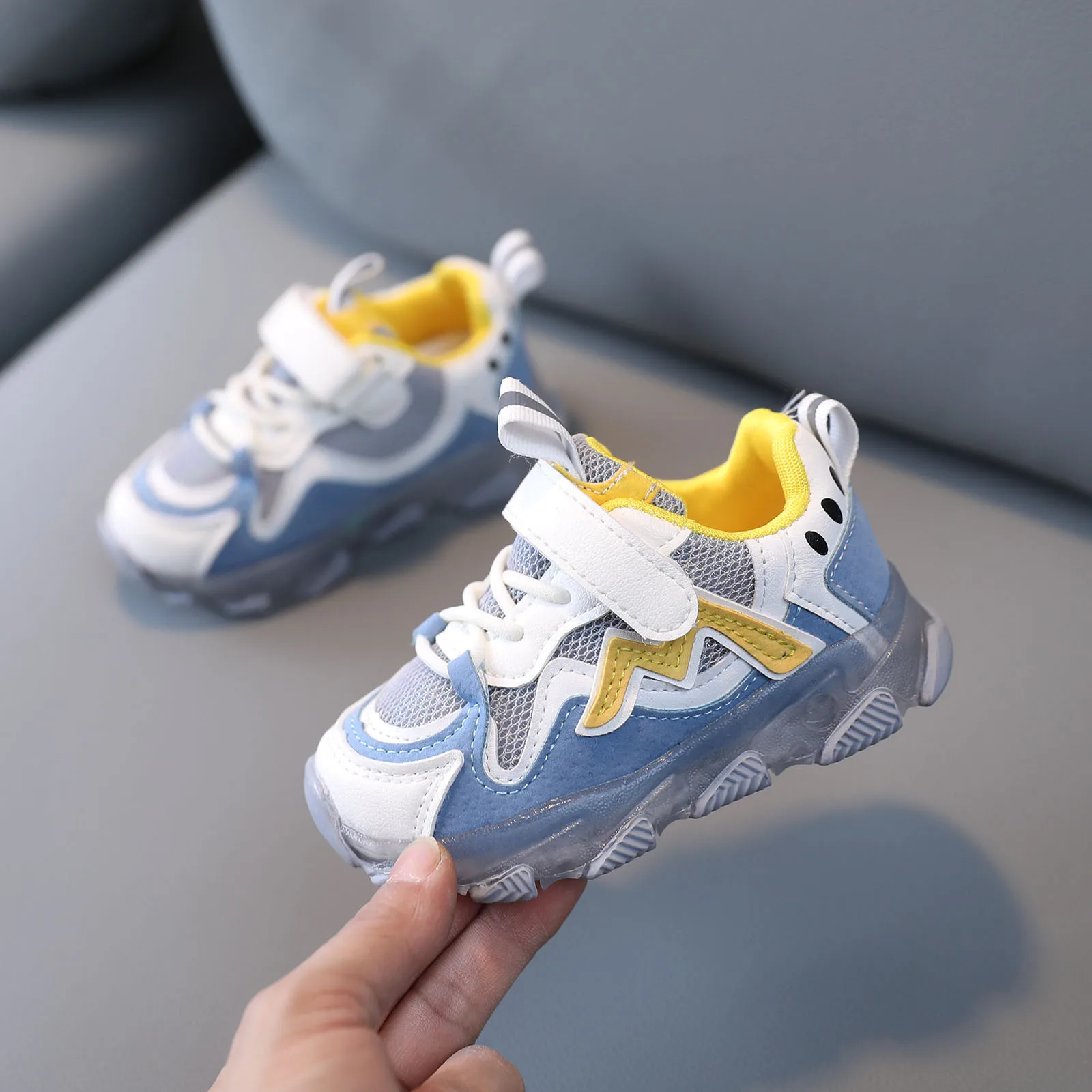 Cute Led Luminous Light Toddler Baby Boys or Girls Mesh Sneakers