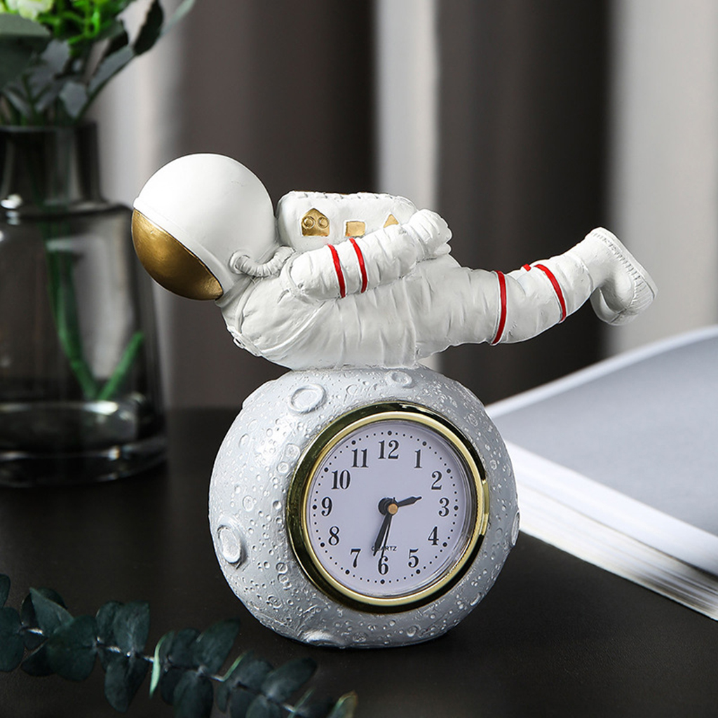Astronaut Statue Alarm Clock Battery Power Office Home Desktop Alarm Clock Watch Resin Modern Sculpture Desk Ornaments