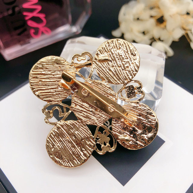 Antique Men's Brooches to Elevate Any Outfit - Only Natural Diamonds