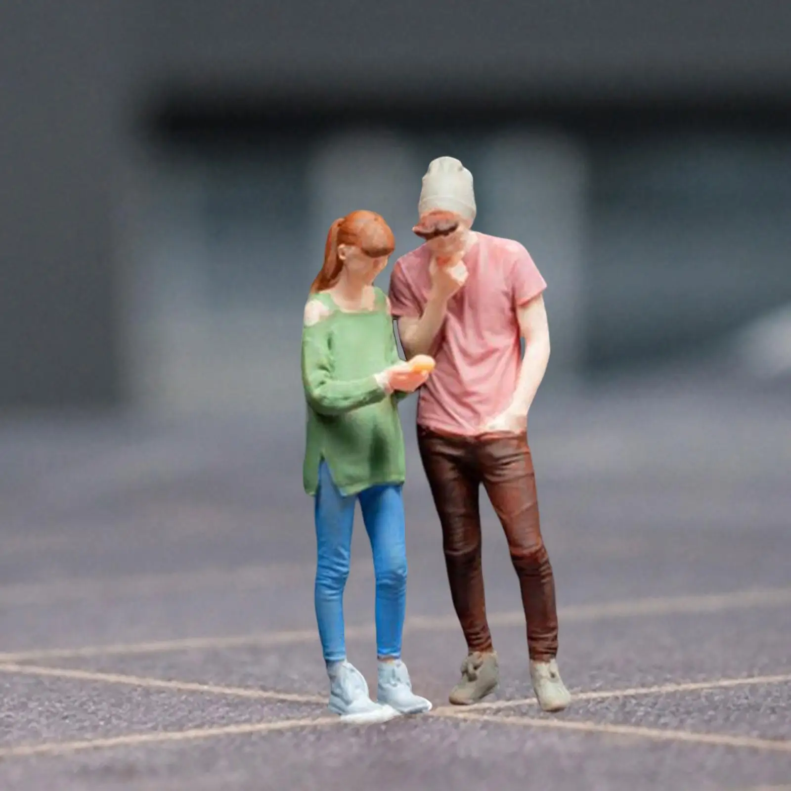 2 Pieces 1/64 Figures Fashion Girl and Cool Boy Street People for Architecture