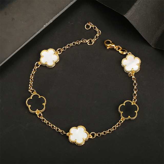 Four-Leaf Flowers Bracelet Ladies Jewelry 2022 Floral Pattern