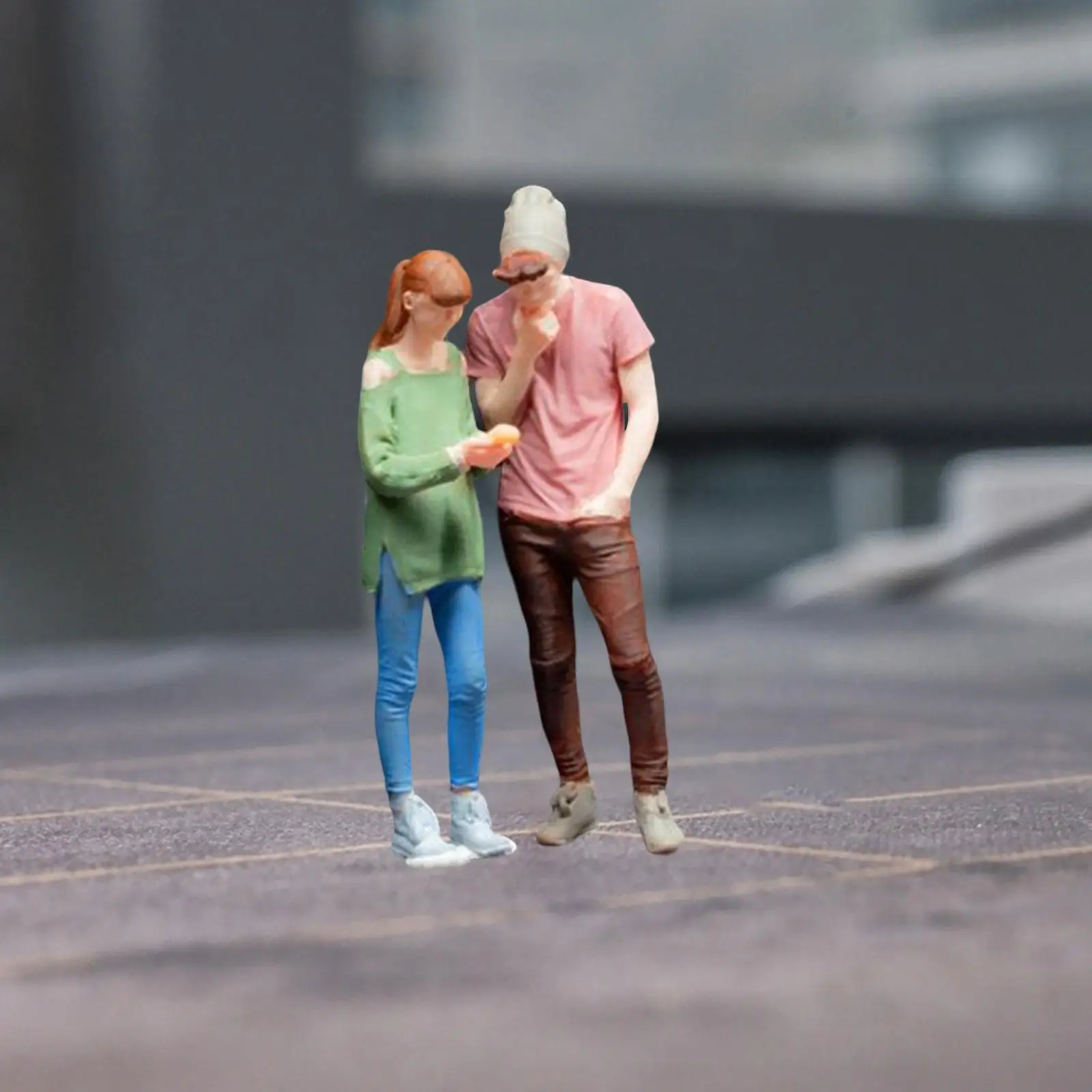 2 Pieces 1/64 Figures Fashion Girl and Cool Boy Street People for Architecture