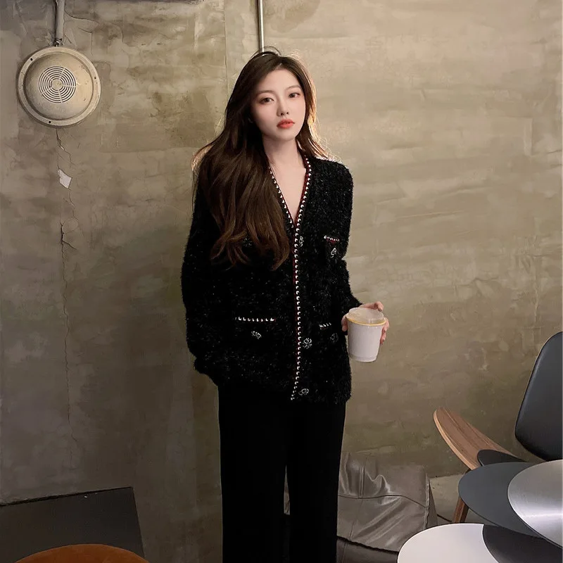 2022 autumn and winter new casual fashion small fragrance style V-neck black bright silk knitted cardigan jacket women cropped cardigan