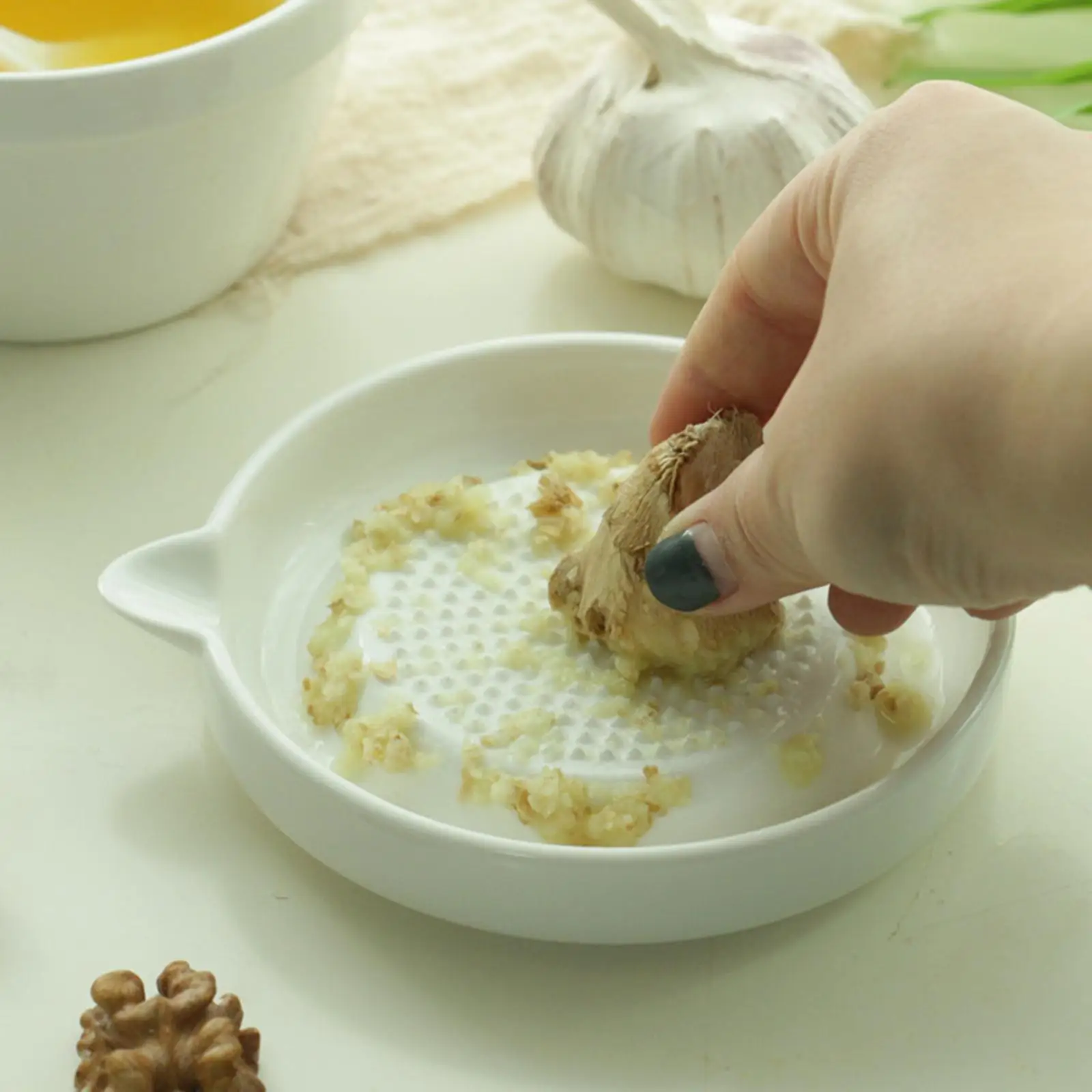 Ceramic Garlic Presses Dishwasher Safe Cooking Tool Kitchen Gadgets Ginger Grater for Baby Food Fruit Carrot Cucumber Grinding