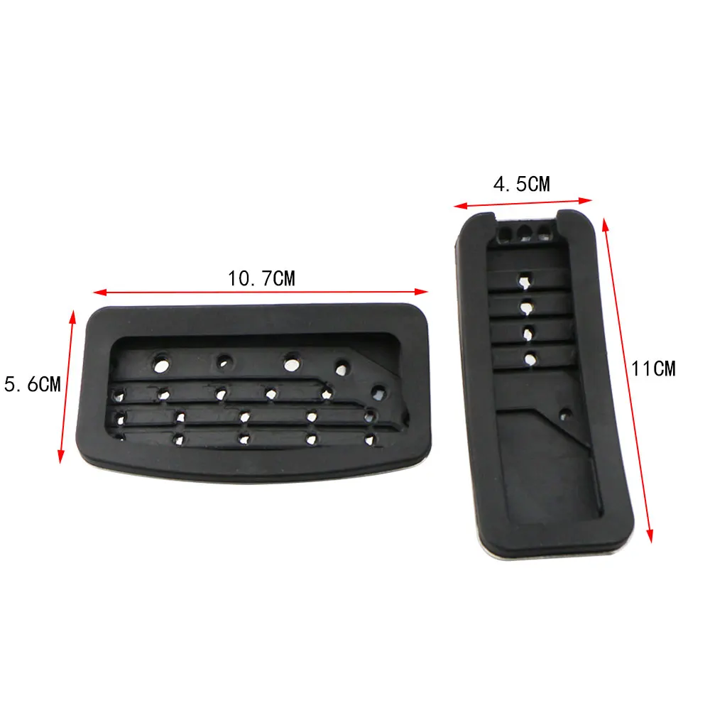 Cubiertas de pedal instaladas en el interior de un vehículo
