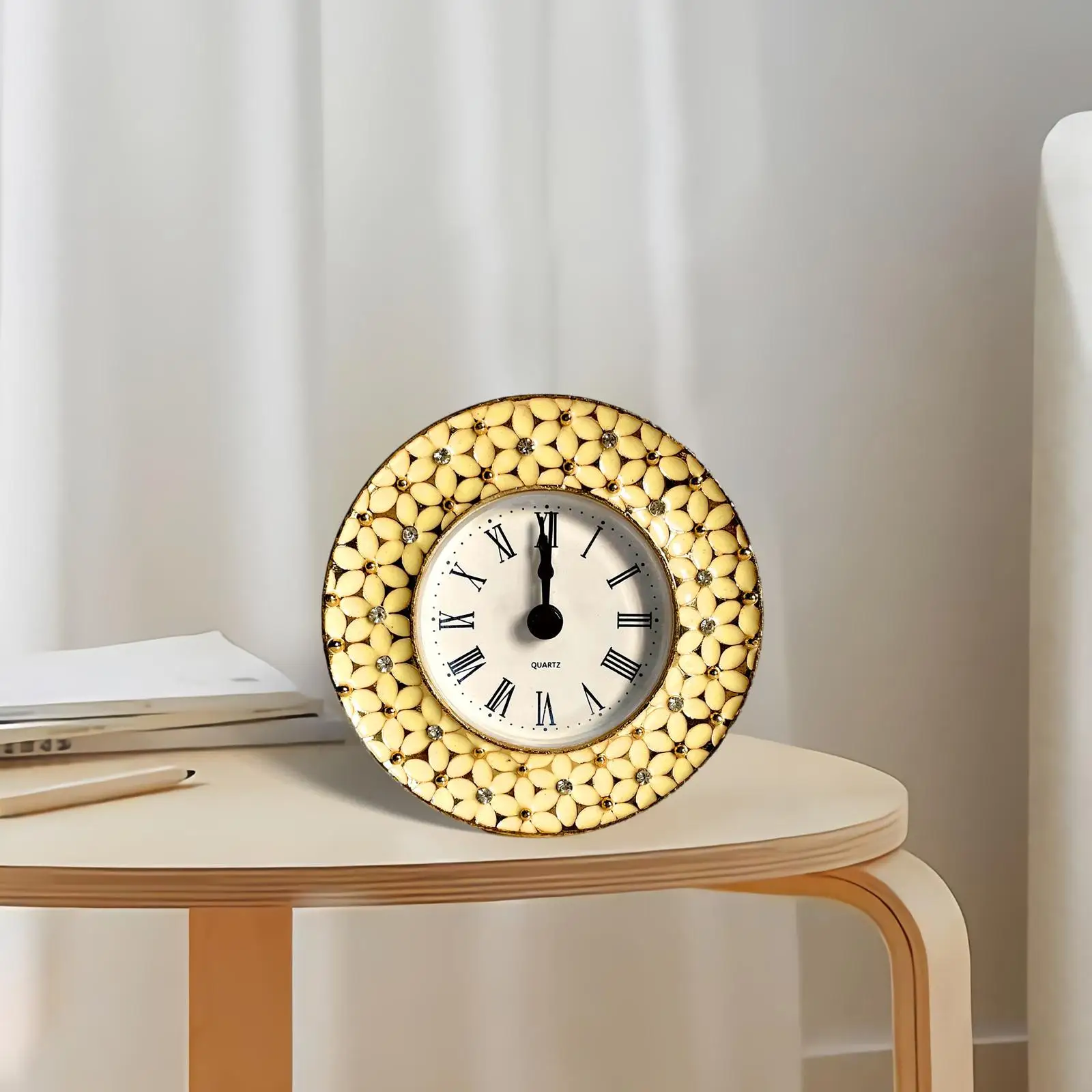 Retro Alarm Clock Silent Classic Battery Operated Metal Gold Table Clock Ornament Bedside Clocks for Study Accessories Cafe Home