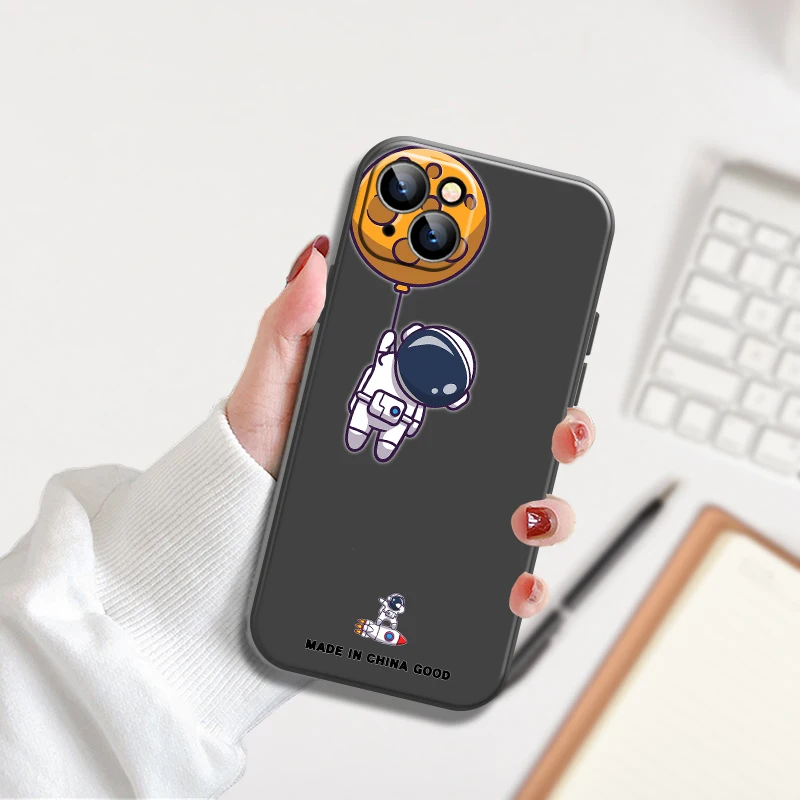 Cosmonaut Phone Case For iPhone 12 Xr SE 2020 13 X Xs 11 Xr Max Pro Mini 8 Plus 6 6s 7 7P K0ro Bumper Holder Painted Fundas iphone 13 pro max case leather