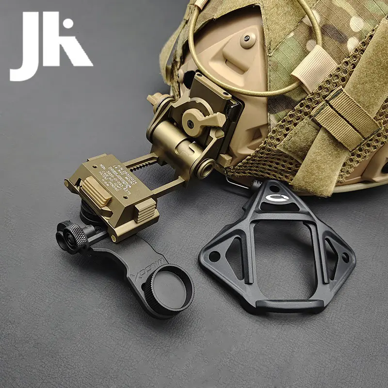 Soporte NVG Sotac L4G24 montado en casco táctico