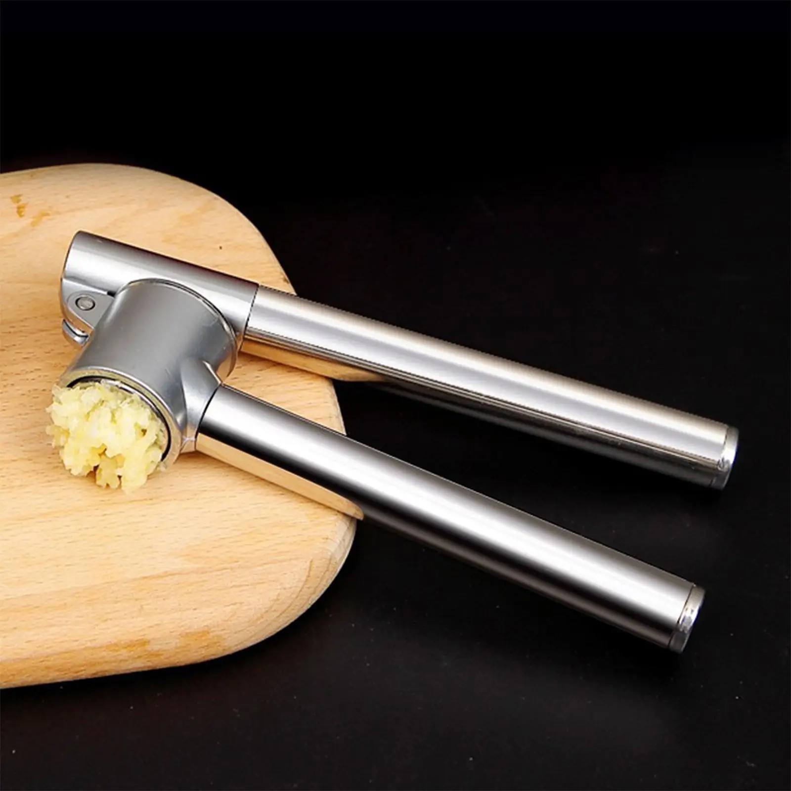 Stainless Steel Garlic Press Mincer Kitchen Tool Sturdy Ginger Mincer Squeezer Masher for Vegetables Nuts Fruits Ginger Carrots