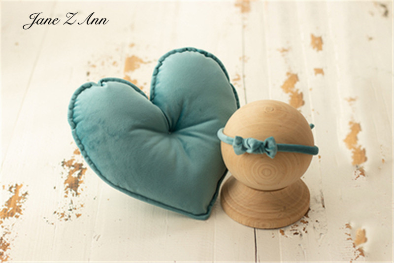 Buntes Liebes-Samt-Kissen + Schleifen-Stirnband-Set, Herzförmiges Baby-Requisit für Neugeborenen-Fotografie – Detail 2