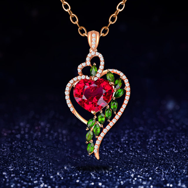 A peach heart full high quality of diamond necklace