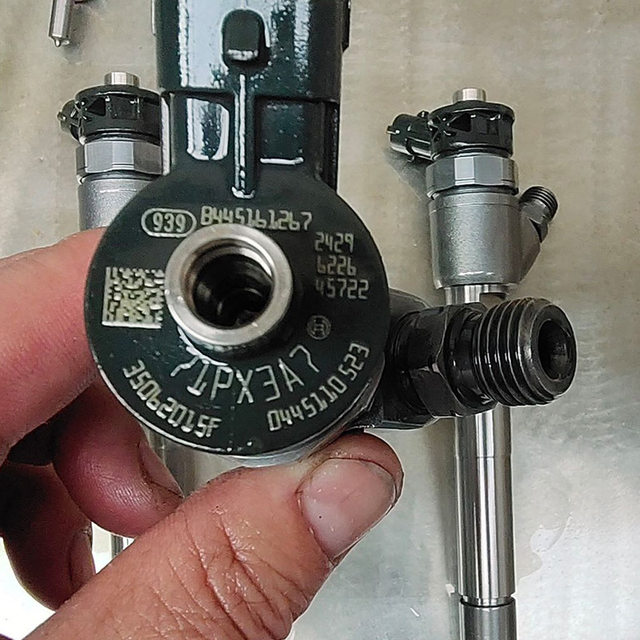 0445110523 0445110522 Fuel Diesel Injector Nozzles