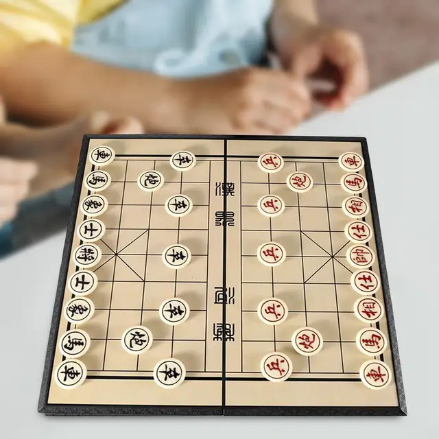 thickvalley Crystal Chinese Chess, conjunto de quebra-cabeça de viagem de  xadrez chinês com peças de xadrez 3D, tabuleiro de xadrez e caixa de  armazenamento, jogo de tabuleiro de estratégia de xadrez chinês