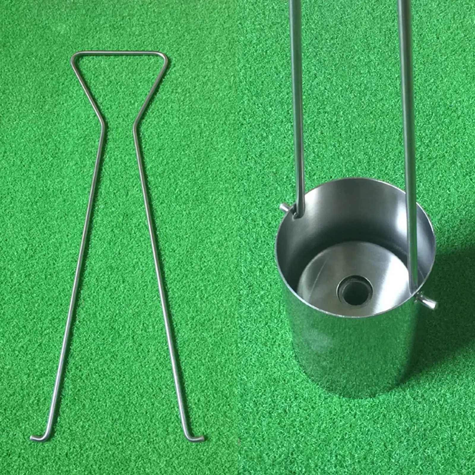 Putting Green Cup Grabber, Golf Hole Cup Picker Easy to Use Lifter Metal Golf Accessories Lightweight Green Cup Taker