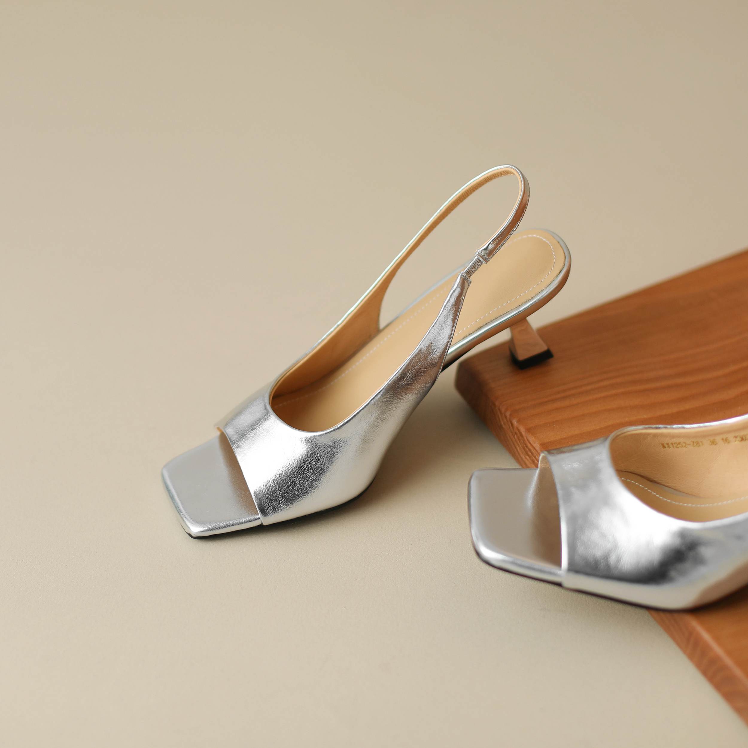 Krazing Pot Cow Leather Slip On Slingback Silver Color Peep Toe Summer Shoes Preppy Style Gorgeous Thin High Heels Sandals Women