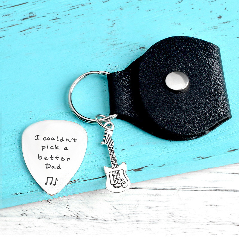 �I Cloudn't Pick A Better Brother Dad Son“ Gitarrenplektren-Schlüsselanhänger, Musikgeschenke für Bruder, Vater, Sohn, mit Tasche und Gitarrenanhänger – Detail 1