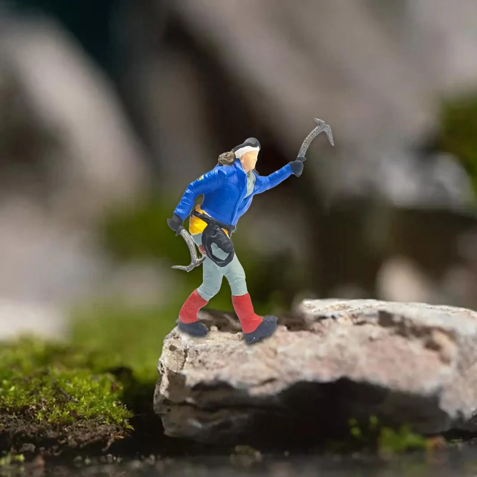 Realistic 1/64 Climbing People Figurines for Miniature Scene Layout Decor