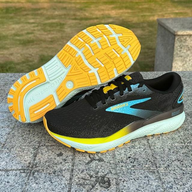 Brooks running shoes retailers hotsell