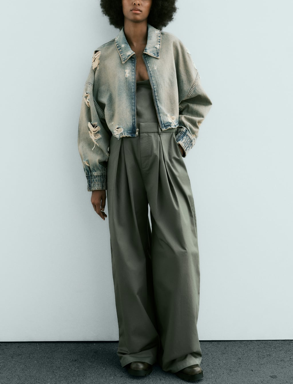 Women's Ripped Crop Denim Jacket Autumn New Lapel Long Sleeves Dropped Shoulders Washed Effect Rips Zip Cropped Jacket_voghion.com