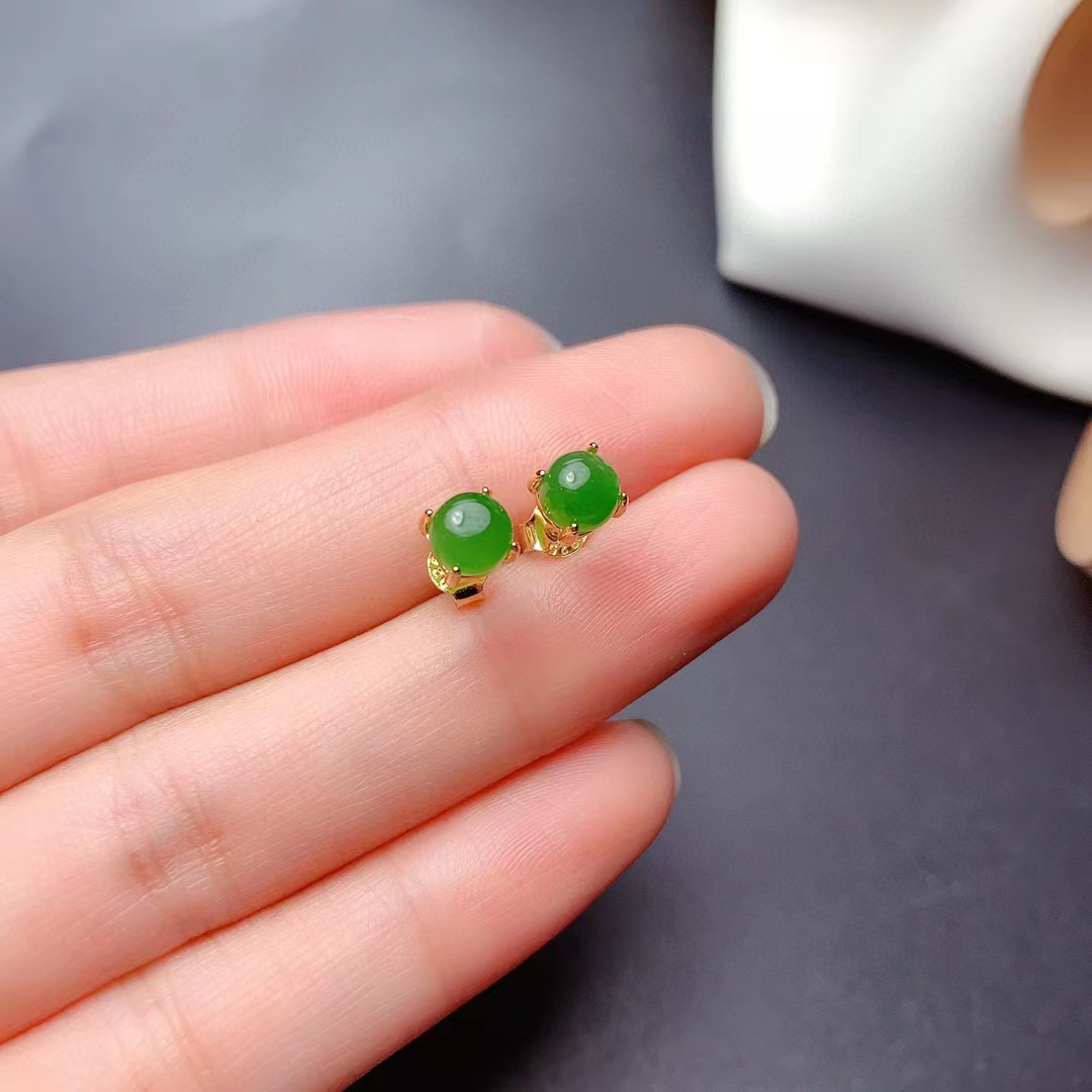 Grüne Jade-Ohrringe für den täglichen Gebrauch, 5 mm, insgesamt 1 Karat, natürliche Jade, verhindert Allergien, 925er Silber-Edelstein-Ohrringe mit Vergoldung – Detail 3