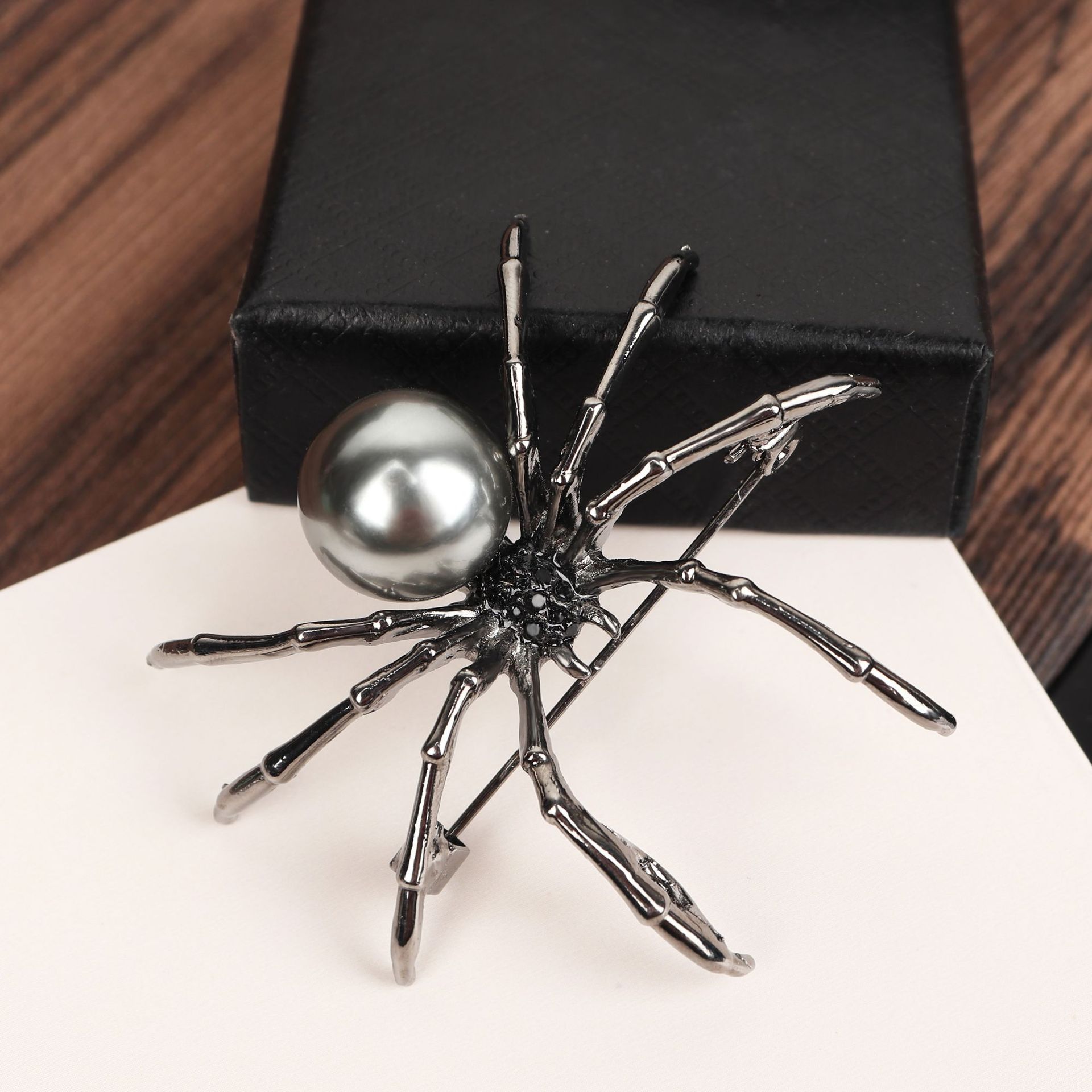 Punk Personalisierte Schwarze Perle Spinne Broschen Für Frauen Männer Kreative Kleidung Schal Zubehör Brosche Metall Pin Party Schmuck – Detail 4