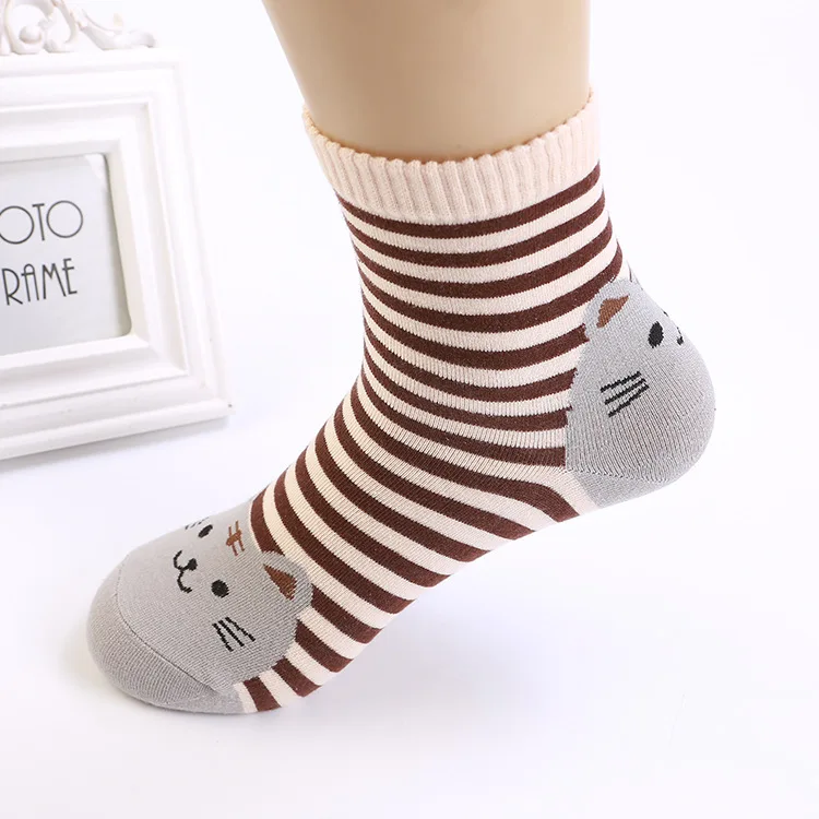 Title 13, Ensemble de chaussettes mignonnes en forme de v...