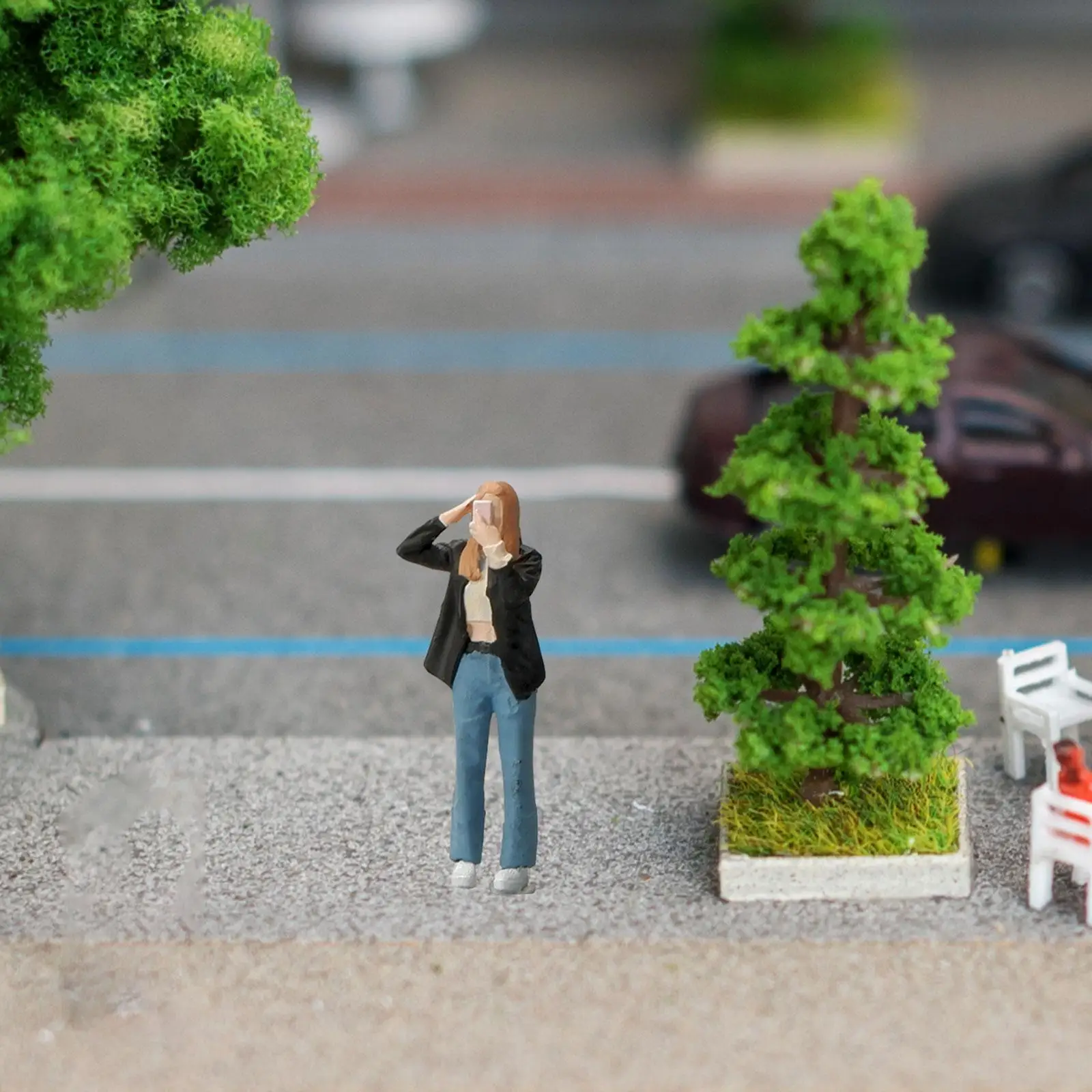 1/64 People Figures Train Park Street People Figures Resin Hand Painted for DIY Scene Dollhouse Photography Props Diorama Decor