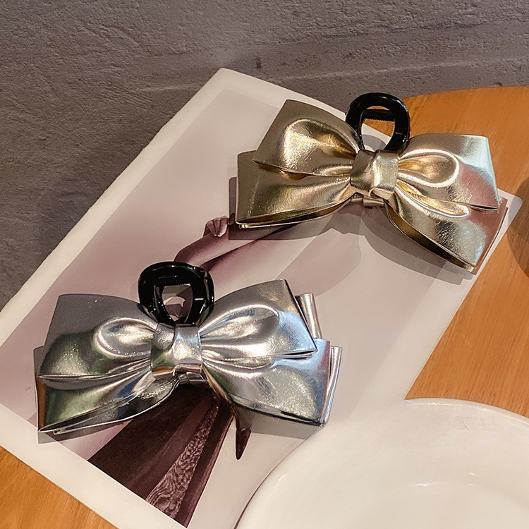 Koreanische Silber Leder Bogen Haar Krallen Clip frauen High-end-Gefühl Shark Grab Temperament Disc Karte Neue Zubehör – Detail 4