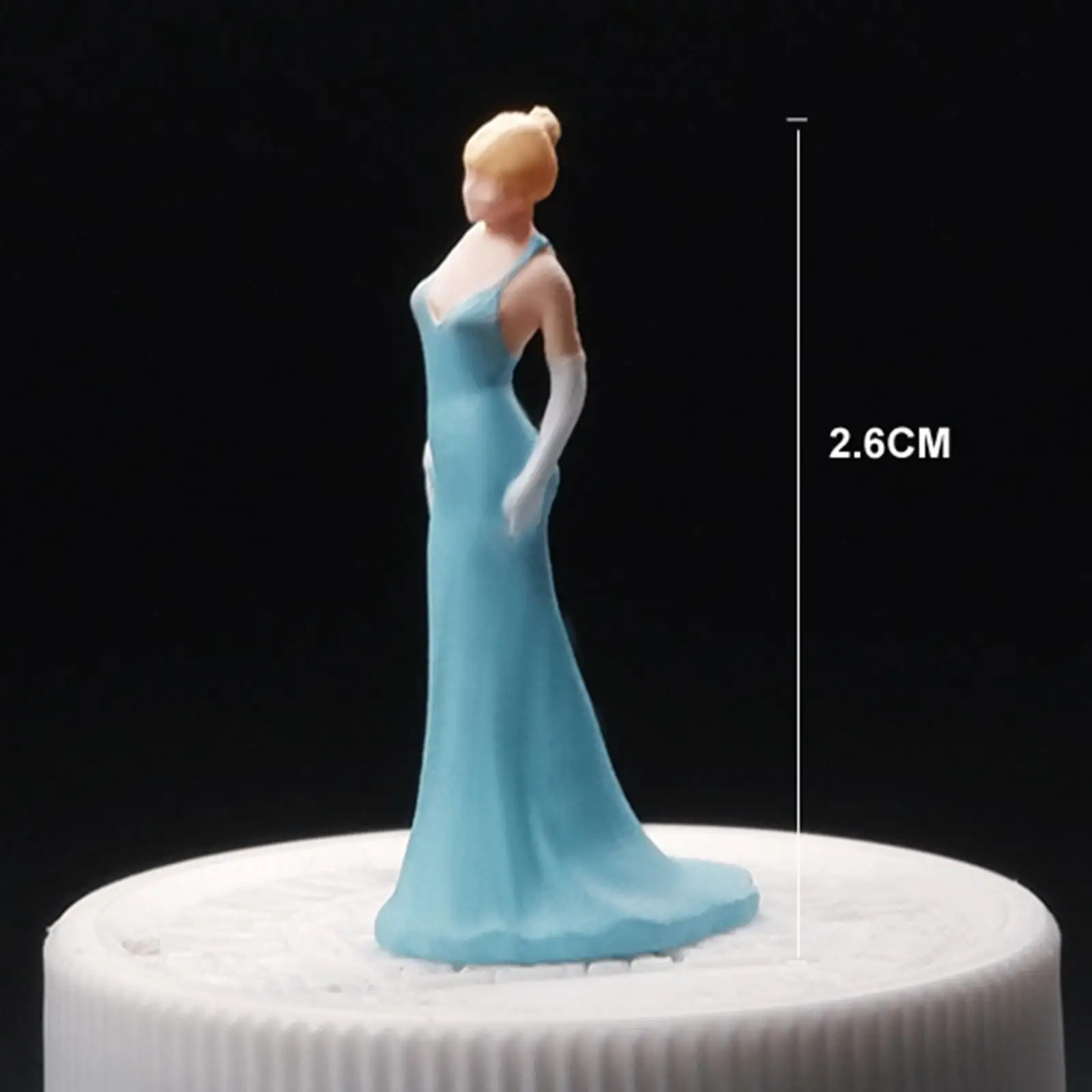 1/64 Scale Evening Dress Girl Model Resin Architectural Miniature Girl Model for Desktop Decoration Micro Landscape Train Layout