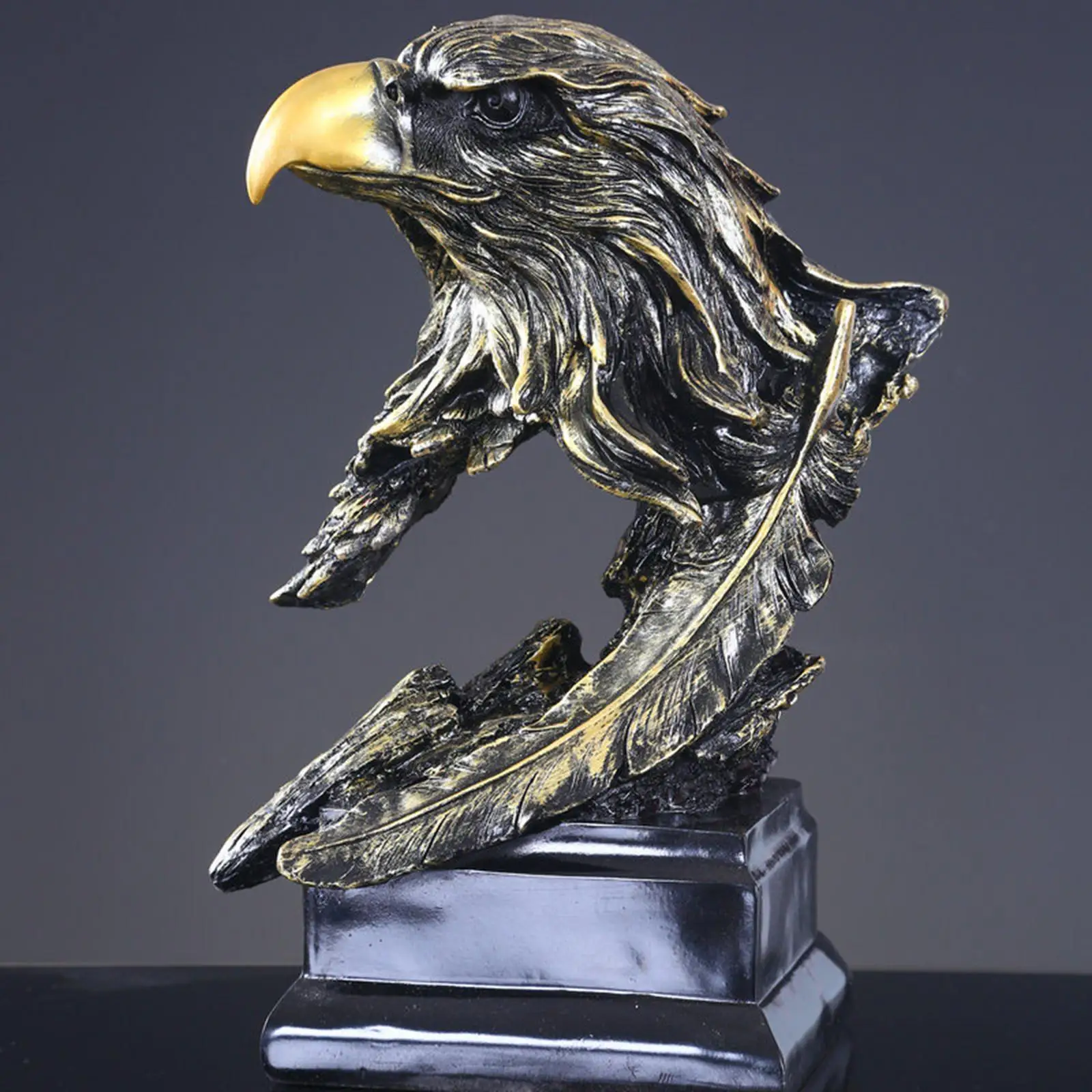 Creative Eagle Statue Collectable Resin Ornament for Wine Cabinet Home Dining Room