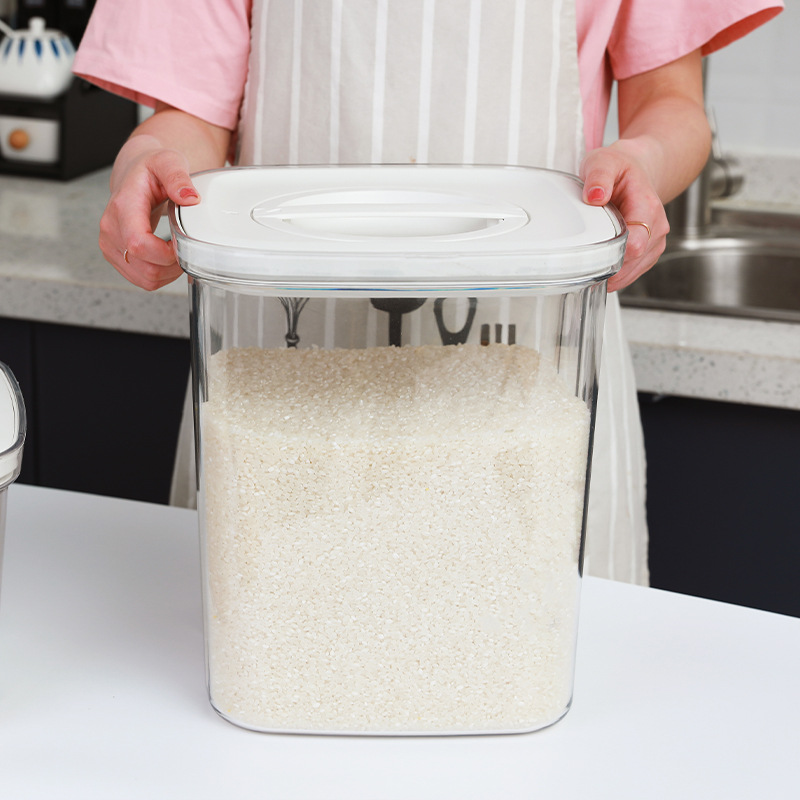 Is It Bad To Put Dog Food In Plastic Containers