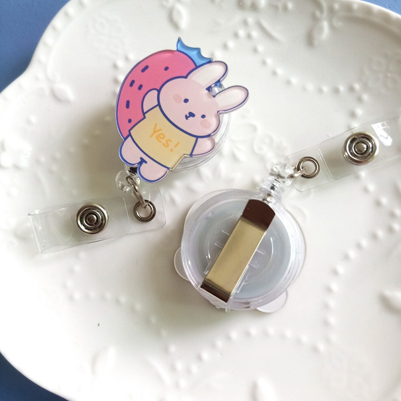 Neues Design, 1-teilig, ausziehbare Krankenschwester-Abzeichenrolle aus Acryl, niedlicher Anime-Häschenbär, Studenten-Namensschild, Ausweishalter, Schlüsselanhänger, Umhängeband – Detail 4