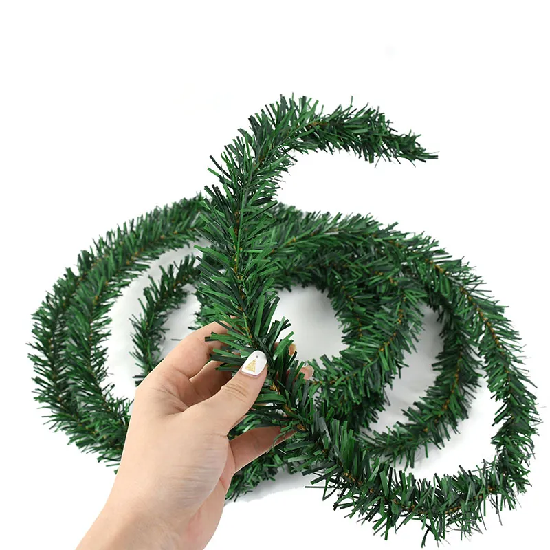 5,5 m Kiefern-Weihnachtsgirlande, dekorativer grüner künstlicher Weihnachtsbaum, Rattan-Banner, Party-Kunststoff-Anhänger, Lametta, hängende Dekoration – Detail 5