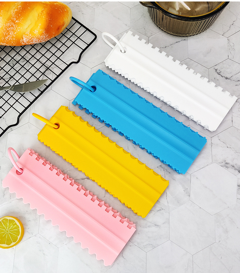 Description Picture 3 of item4pcs/set cream scraper PP Cream Smoother Pastry Icing Combs Spatulas DIY Baking Tools bakery accessories Cake Decorating Comb