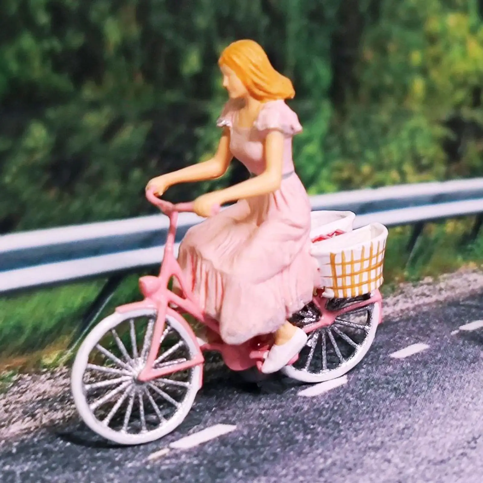 Resin 1/64 Scale People Figurines Doll Riding Bicycle Model Tiny People