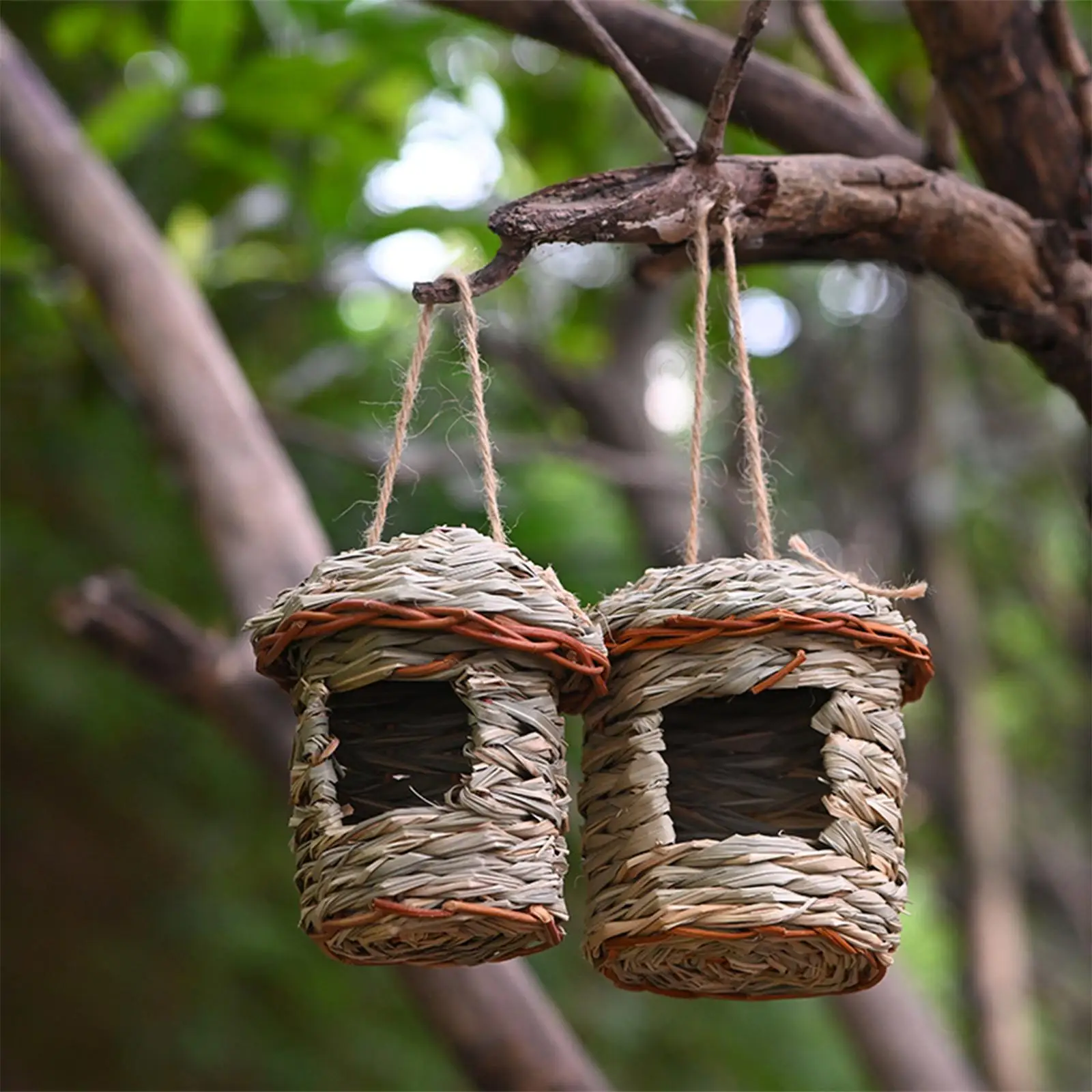 Hand Woven Natural Grass Hung Straw Nest Sturdy Cozy Bird Toy Bird Nest for Window Outside Lawn Charming Decorative