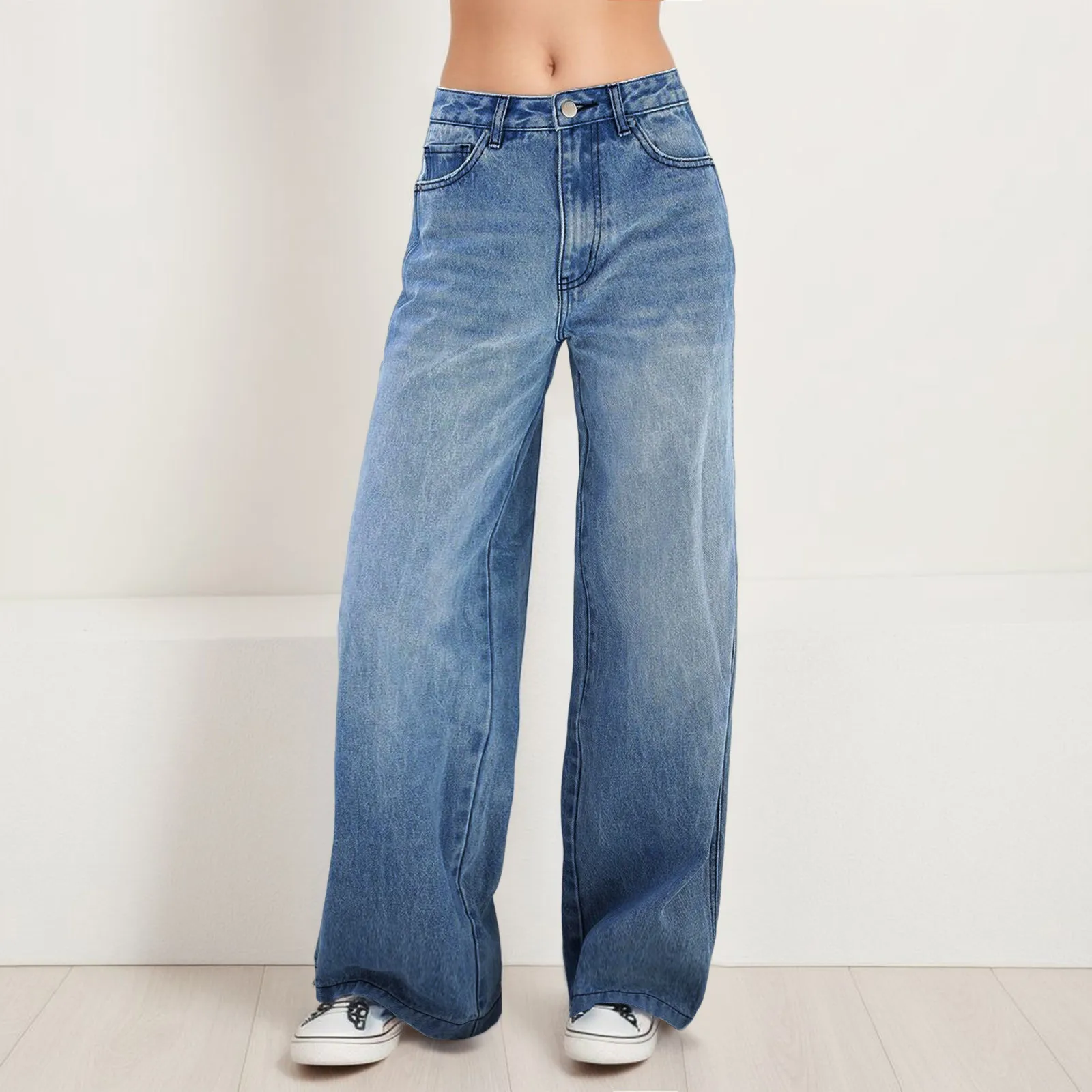 Модные женские джинсы 2024-2025: фото, тенденции, новинки
