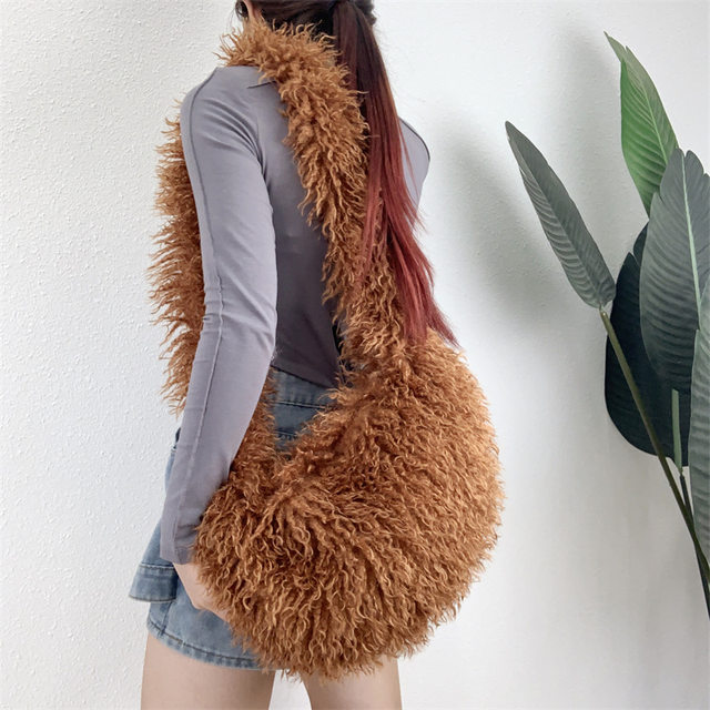 【一部予約！】 Designer Fluffy Fur Mongolian Faux Warm Bag Shoulder Plush バッグ
