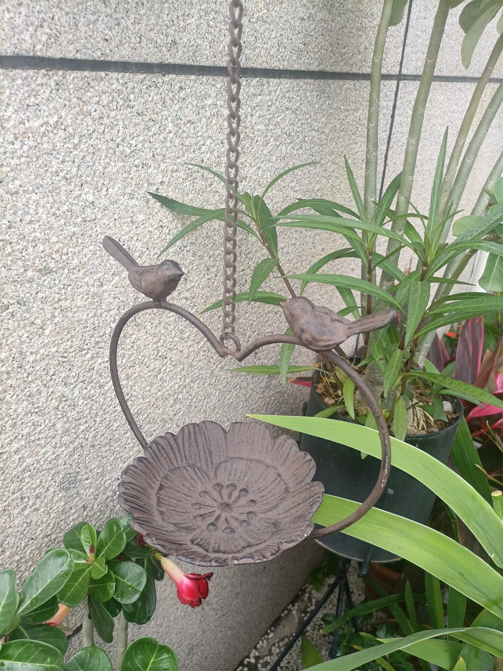 Antique ferro fundido pendurado pássaro alimentador birdbath