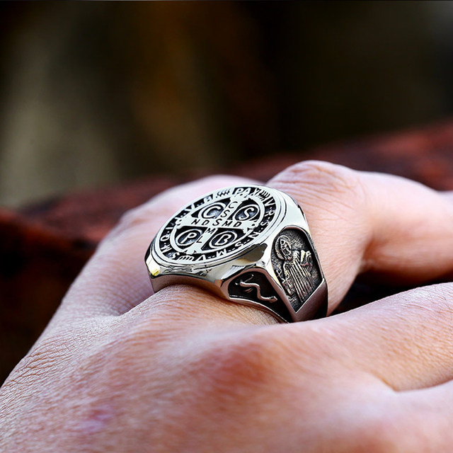Anillos De Acero Inoxidable Con Cruz De San Benito - Pack De 10 Unidades, 8 Mm De Ancho, Plateado, Para Hombre