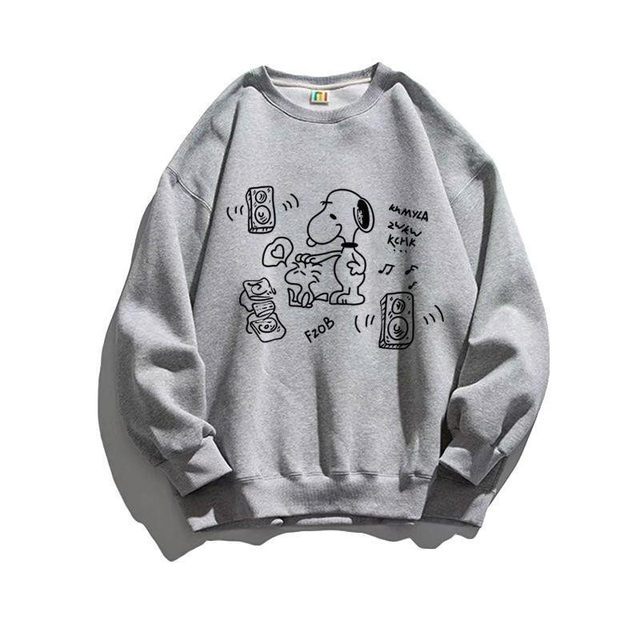 Sweat pull snoopy trés confortable avec poche ventrale et capuche ample.  L'allié anti froid pour l'hiver.