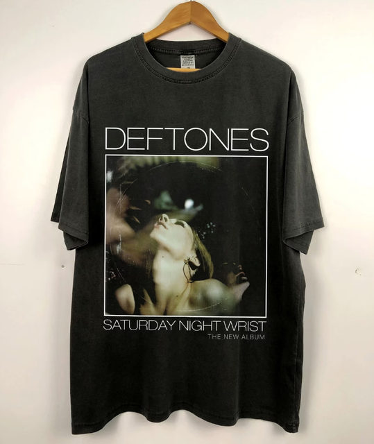 Vintage Deftones Saturday Night Wrist Album 2006 T-shirt for