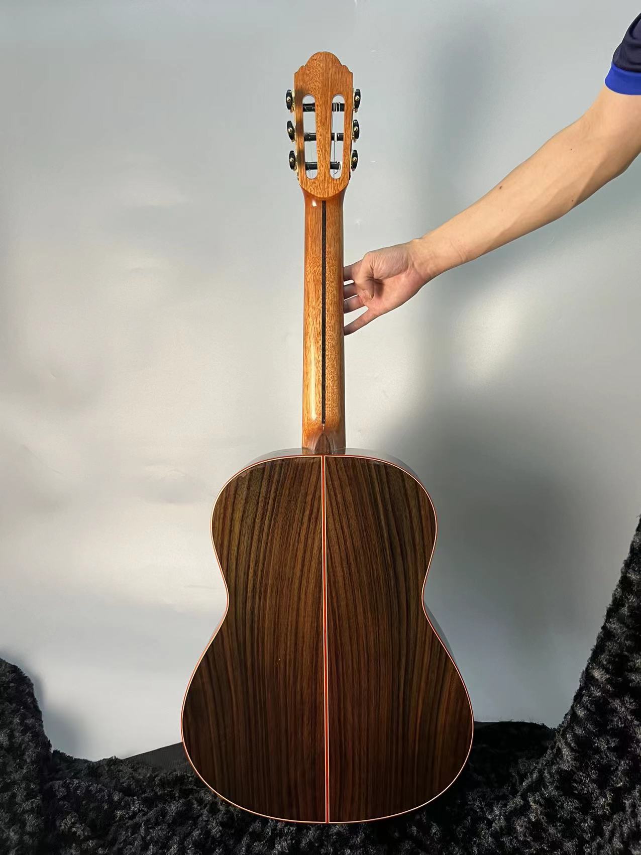 Title 4, 36 inch Classical guitar with Nylon string 580m...