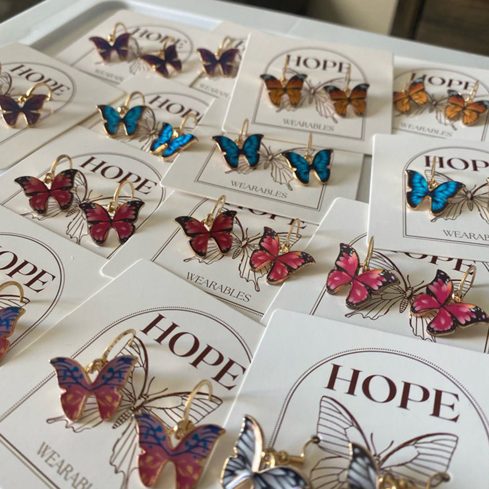 100 Stück Kraftpapier mit Heißprägung, individuelles Logo, personalisierte Schmuck-Visitenkarten, Ohrringe, Schlüsselanhänger, Halter, Halskettenständer – Detail 2