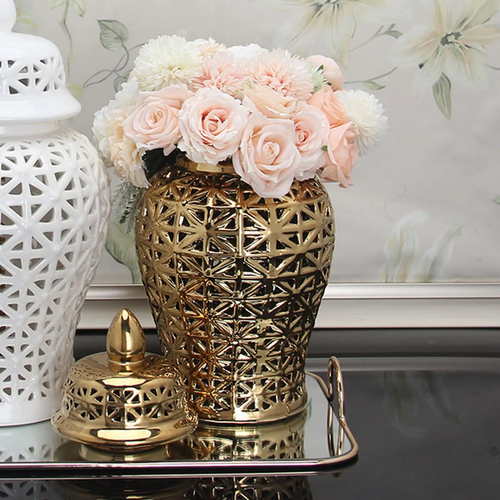 Porcelain Hollow Ginger Jar with Lid Temple Jar Home Decoration Flower Holder Elegant Traditional Home Furnishings Decorative