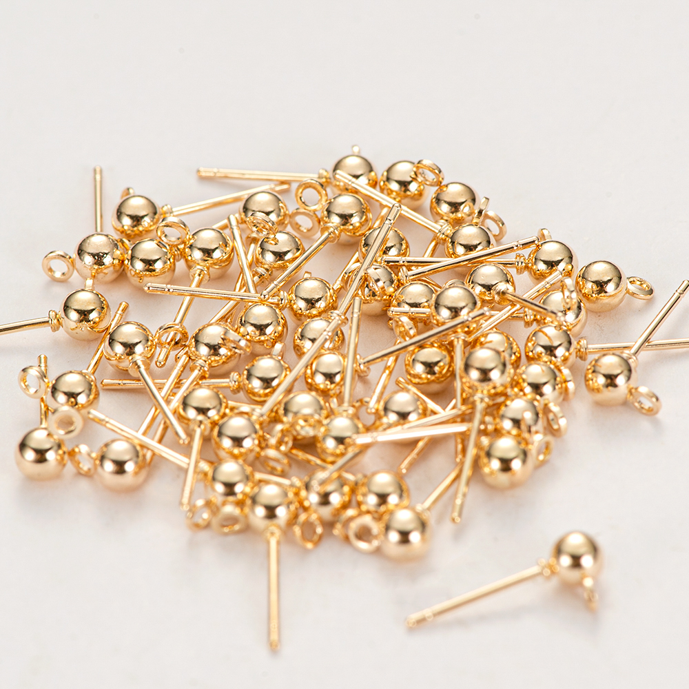 Küçük bir grup halinde sergilenen paslanmaz çelik küpe pimleri