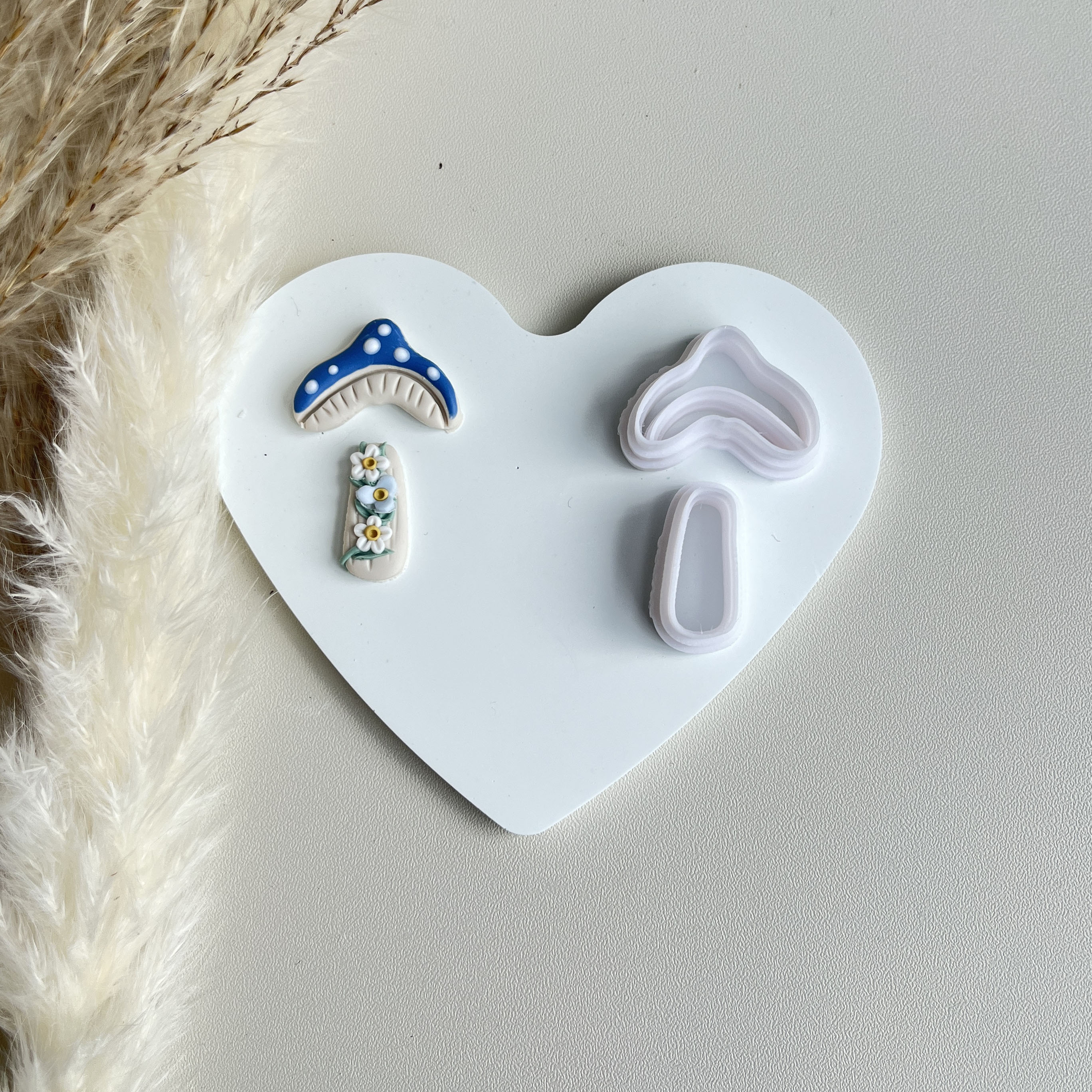 Description Picture 6 of itemCute Mushroom Shape Polymer Clay Cutters Clay Molds With Details For DIY Earrings Printed Pattern Decoration