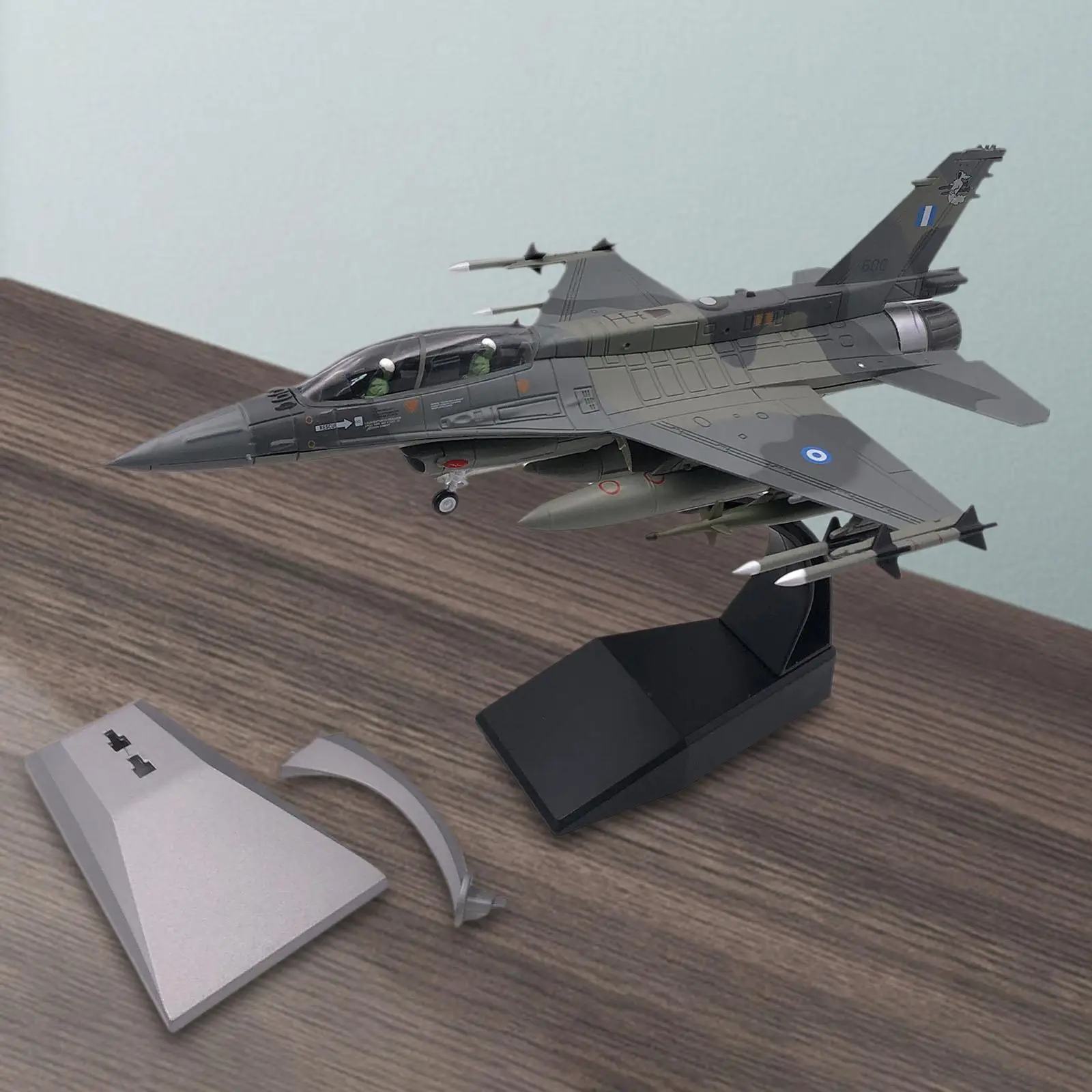 1/72 Scale F16D Fighter with Base Desktop Decoration Gift Aviation Commemorate Plane Model for Home Bedroom Office Shelf Bar