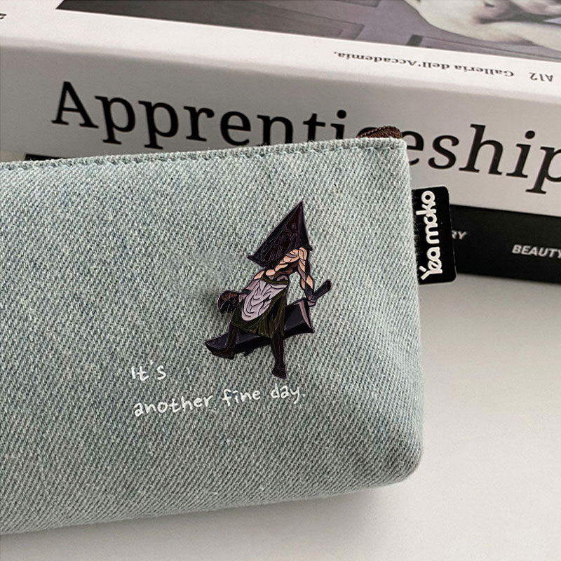 Silent Hillll Pyramid Head Emaille Pin Horror Videospiel Film Abzeichen Rucksack Dekoration Schmuck – Detail 3