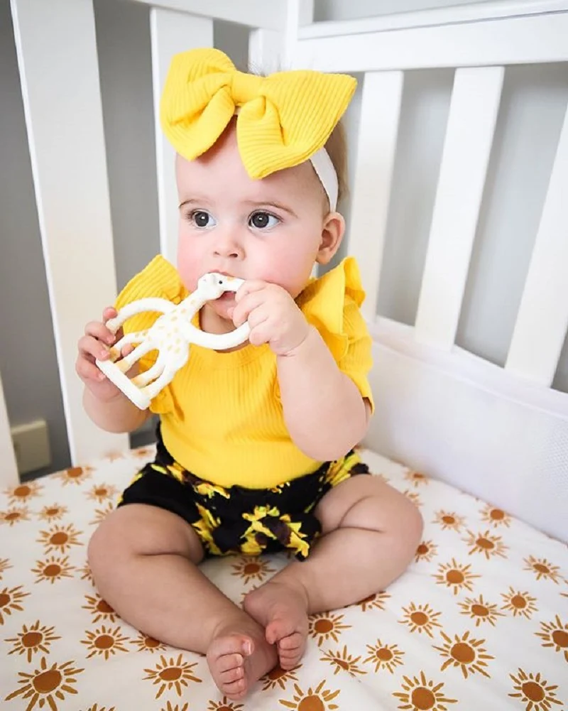 3PCS Baby Girl Clothes Set Short Sleeved Solid Color Ruffled Romper + Sunflower Print Shorts + Bow Headband stylish baby clothing set
